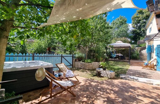 Spod Korit - Brgudac, Opatija with hot tub and free parking