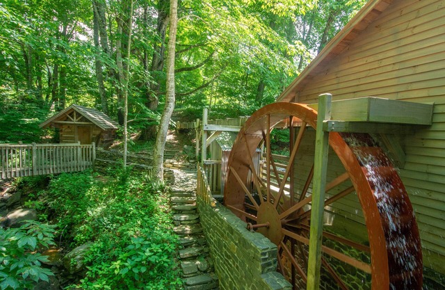 Spout Branch Cabin - On The New River - Firepit - Fishing