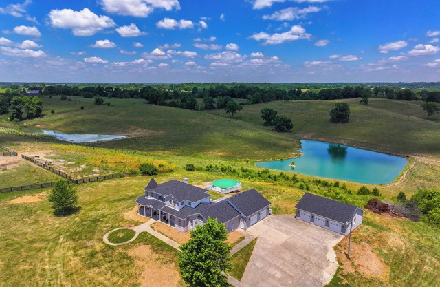 Sprawling Kentucky Getaway w/Pool & Hot Tub!