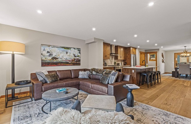 Spring Creek Vacations 4 BR Villa 32