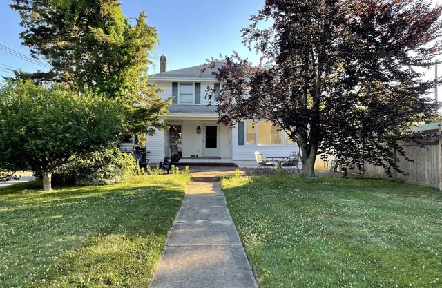 Spring Lake - 5 Bedrooms. Walk to Town, Beach & Train
