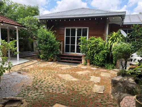Sri Kandis Cottage Stay Kuching
