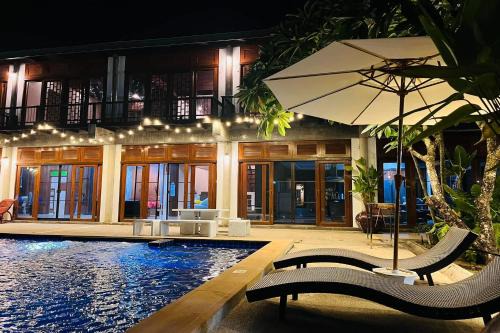 SS pool villa hills