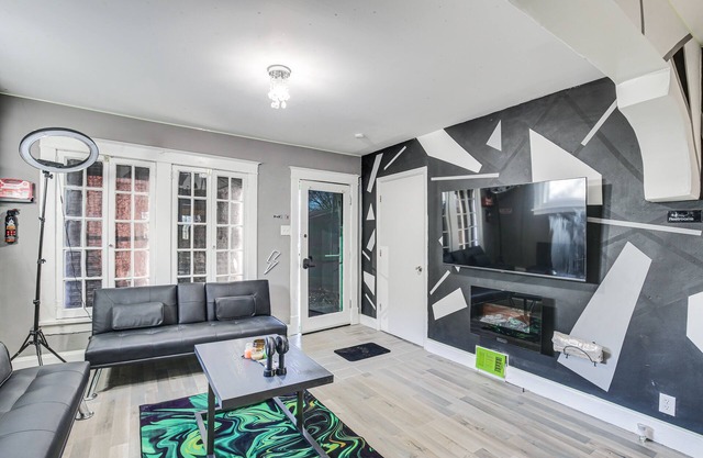 St Louis Home w/Mini Pool Table & Arcade Game!