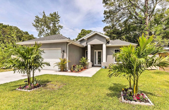 St Pete Escape w/Patio & Yard: 6 Mi to Beach