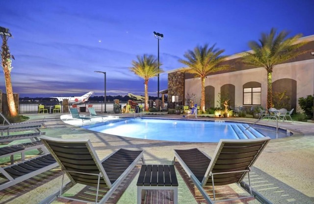 St. Simons Island Retreat near Attractions: 2 Spacious Units w/Kitchenette,Pool