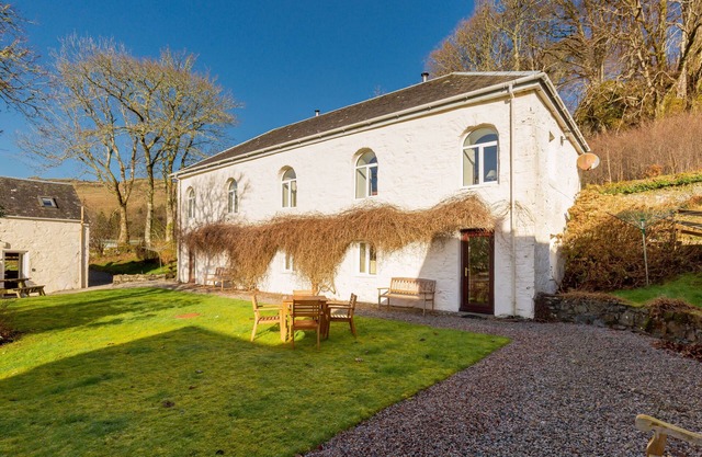Stables East - a semi-detached cottage that sleeps up to 6 guests