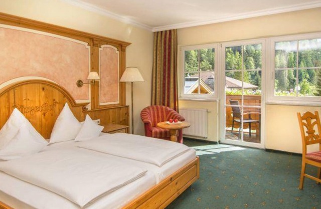 Standard double room, 28m², shower, WC - Lürzerhof, wellness and spa hotel