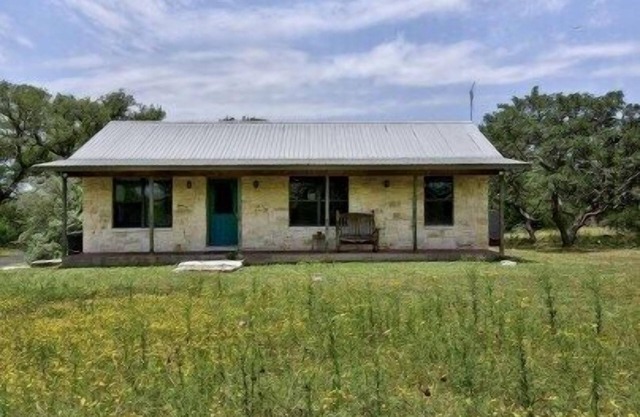 Star Ranch Cottage- Starry Nights & Cozy Comfort