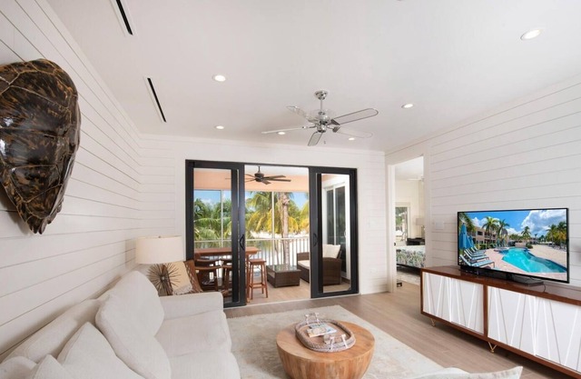 Starfish Kai-c28 by Grand Cayman Villas & Condos
