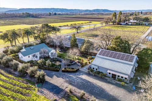 Starlite Vineyard Escape