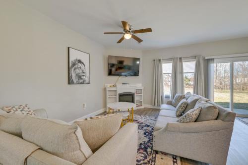 Stay and Play Spacious Concord Townhome Near Uptown