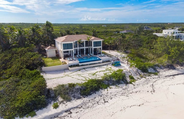 Stay Blessed Villa, Always sandy long beach, walkable to restaurant by beach!