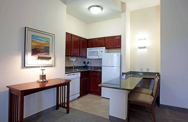 Stay Close to LSU Engineering Quad! 2 Units with Free Breakfast & Parking! Pool!