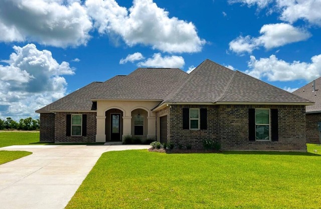 Stay in luxury and comfort during your next work contract or vacation at the Bellview Bungalow.