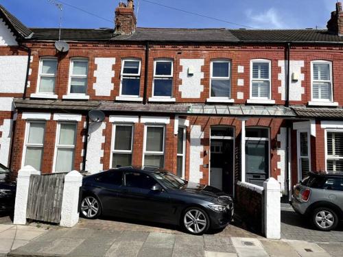 Stay in the heart of West Kirby