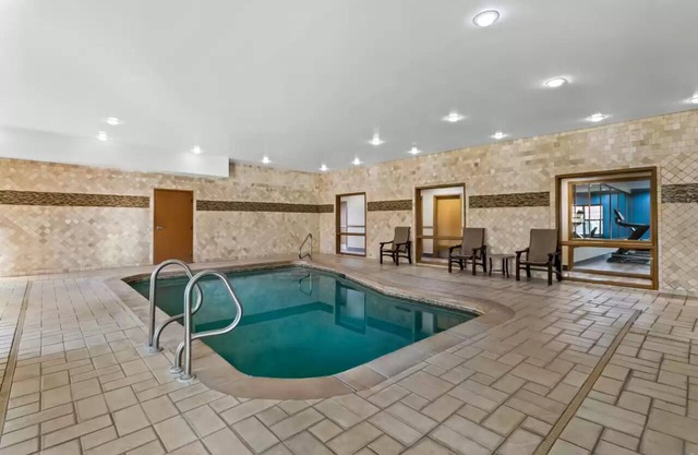 Stay in the UFO Capital! King Suite with Amenities - Indoor Pool & Breakfast