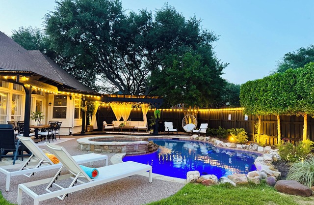 Stay & Play, Luxury Frisco Home w/Saltwater Pool + FREE heated Spa