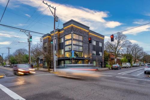 Stay Portland - City Serenity- Stylish 2-Bed Alberta Haven