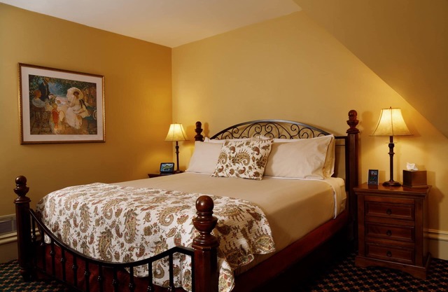 Stay with us and you'll see why we are ranked #1 lodging in Kalamazoo, MI.