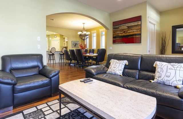 Stay, work and relax… Executive House in NW Calgary