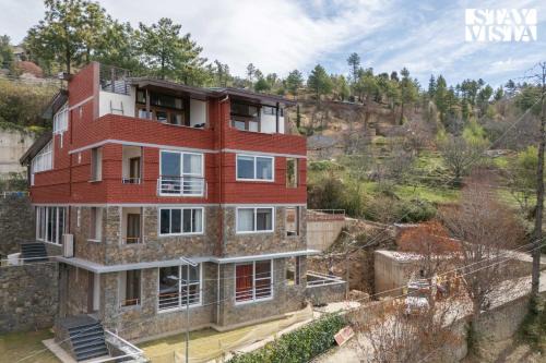 StayVista at Aspen at Elysium Estate with Wi-Fi, BBQ, Bonfire