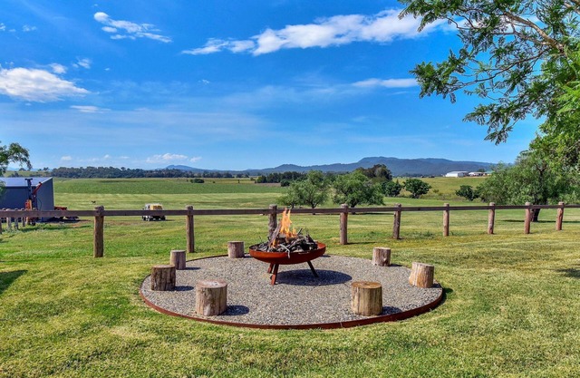 Stellaview Farmhouse, Newly Renovated in Heart of Hunter