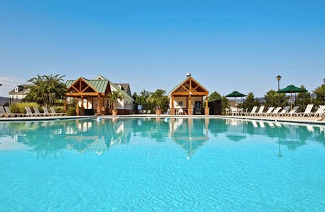 Steps from Pavilion, Pools, Golf, & Restaurant/Bar! | 4BR 4BA | Sleeps 13!