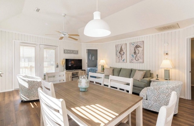 Steps to the beach- 2Bd 2Bth Cottage- Pool -Off of Shore Drive