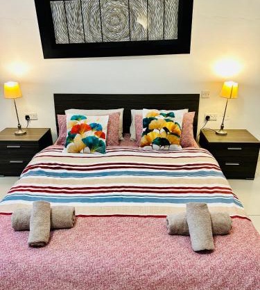 Steps to the Sea 1-BR Central Apartment