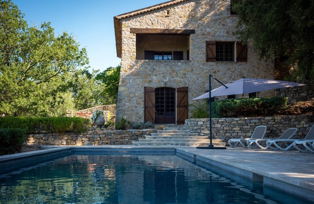 Stone Bastide - isolated - Provençal authenticity - pool - views