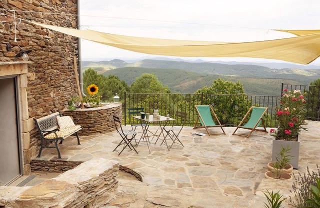 Stone cottage with a magnificent view of the Cévennes Soleil valleys