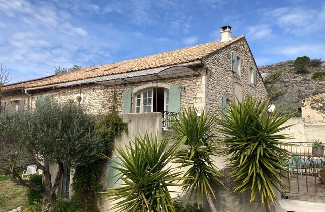 Stone farmhouse with swimming pool between Avignon and Orange, in Roquemaure