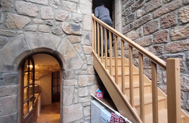 Stone house with above-ground pool, 4 beds, 2ch