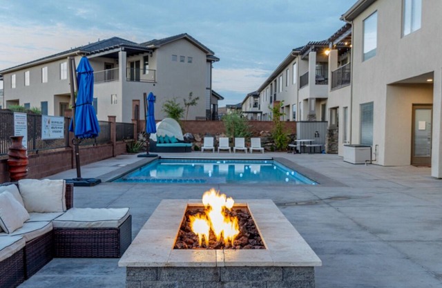 Stop! Only Fun Guests Welcome - Zion Views - Private Pool & Hot Tub, Lazy River