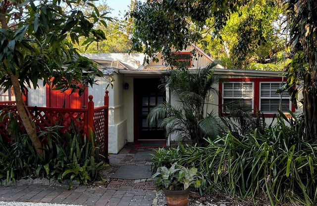 Storybook Cottage in a Dream Location - Private Pool, Near Siesta & More