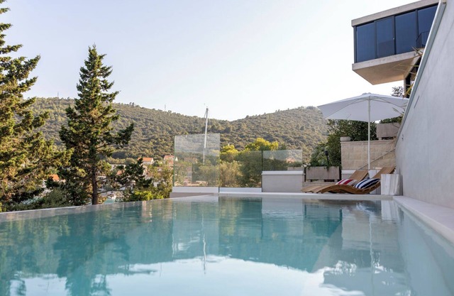 Stowaway Villa: Luxury Coastal Living on Korčula’s Waterfront