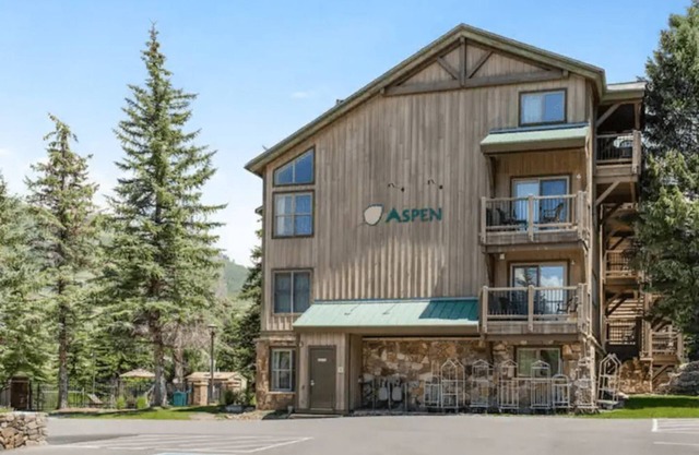 Streamside at Vail Vibrant 1BR Condo with Stunning Views
