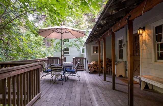 Streamside deck and relaxing Sierra home