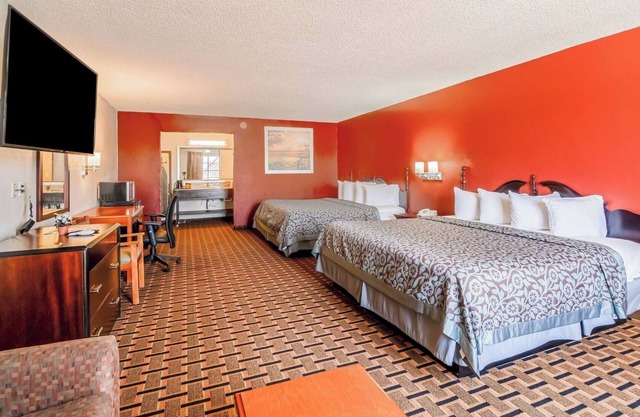 Stress-Free Stay Near Gas Stations – Spacious Room with Parking Included