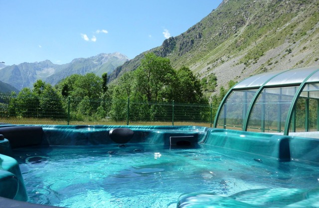 Studio 2 people 33 m2, large south balcony, magnificent mountain view, swimming pool