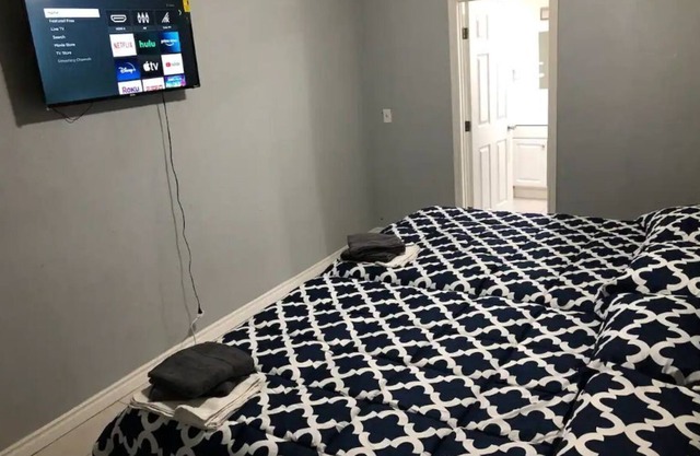 Studio 2 Bd Close to Nellis AFB 18 Min to Strip...