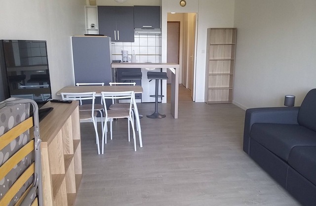 Studio 3 people, Port des Minimes, balcony, parking, 50m beach, sea view