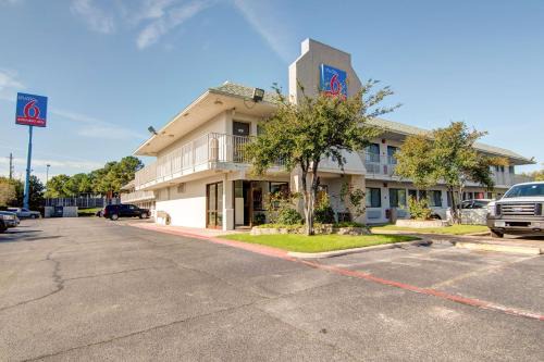 Studio 6-Grand Prairie, TX