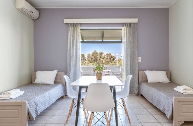 Studio Apartment '2' with Private Terrace, Wi-Fi and Air Conditioning