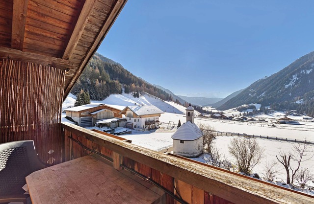 Studio Apartment 'Jelerhof Apt Dolomitenblick' with Mountain View, Shared Garden and Wi-Fi