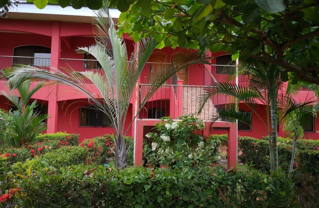 Studio apartment only 3 miles off the ocean with pool plus WiFi