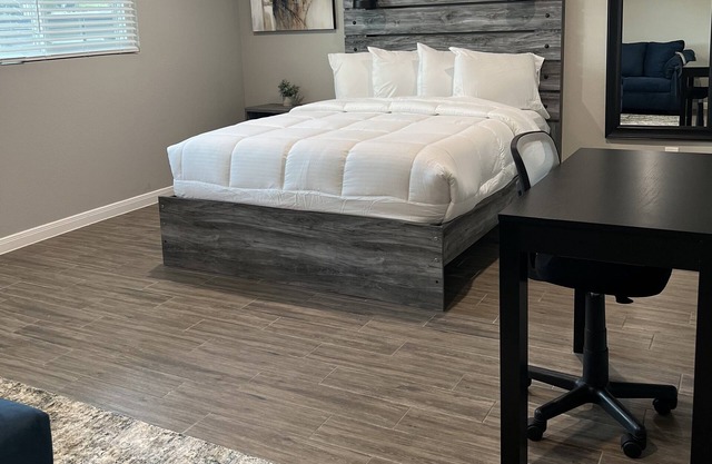 Studio Apt @Montrose near Downtown, Remote Friendly environment