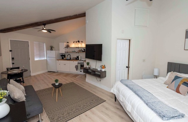 Studio Apt Near Botanical Gardens!