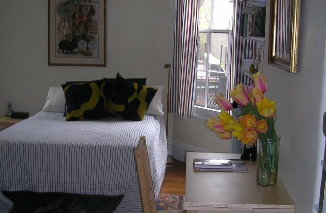 Studio Apt w private kitchen & bathroom; Queen; Beacon Hill; owner occupied home